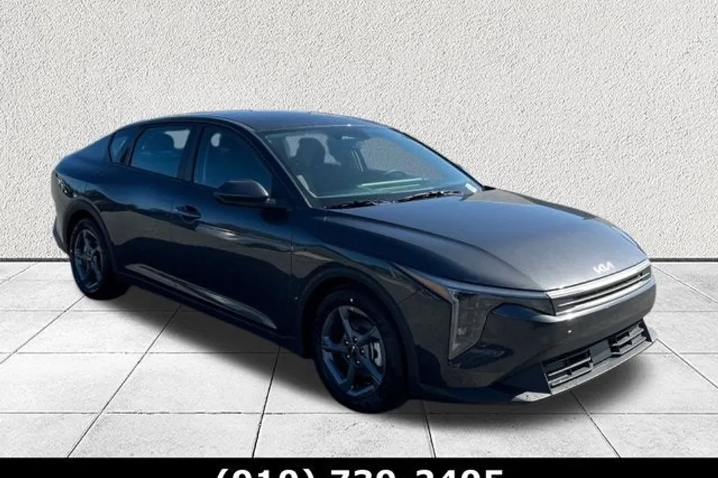 2025 Kia K4 LXS photo 1