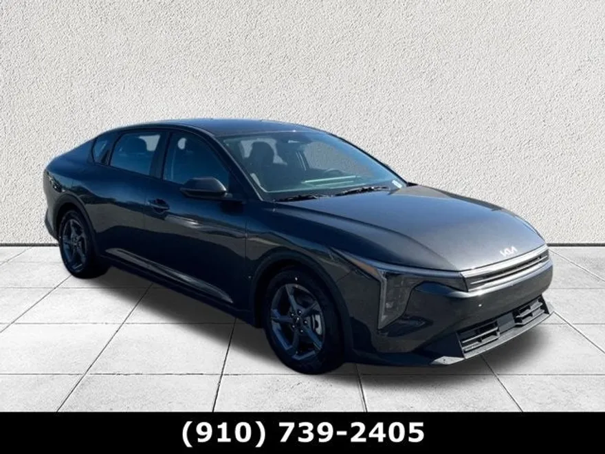 2025 Kia K4 LXS photo 1