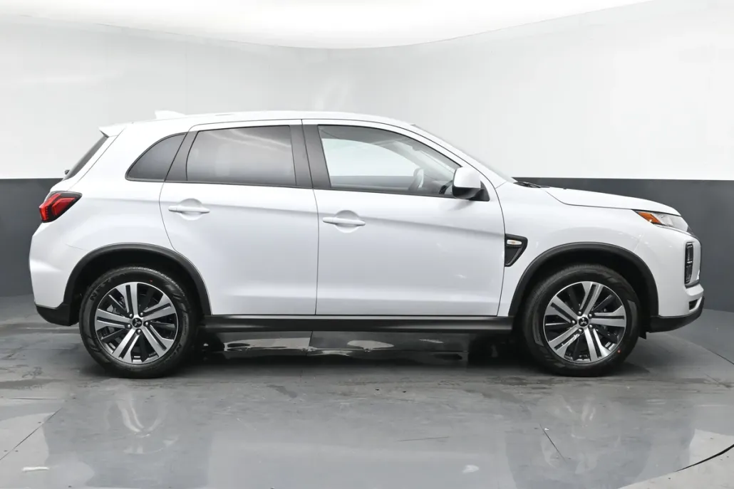 2025 Mitsubishi Outlander Sport ES SE LE photo 1