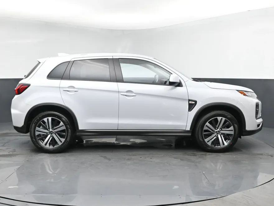 2025 Mitsubishi Outlander Sport ES SE LE photo 1