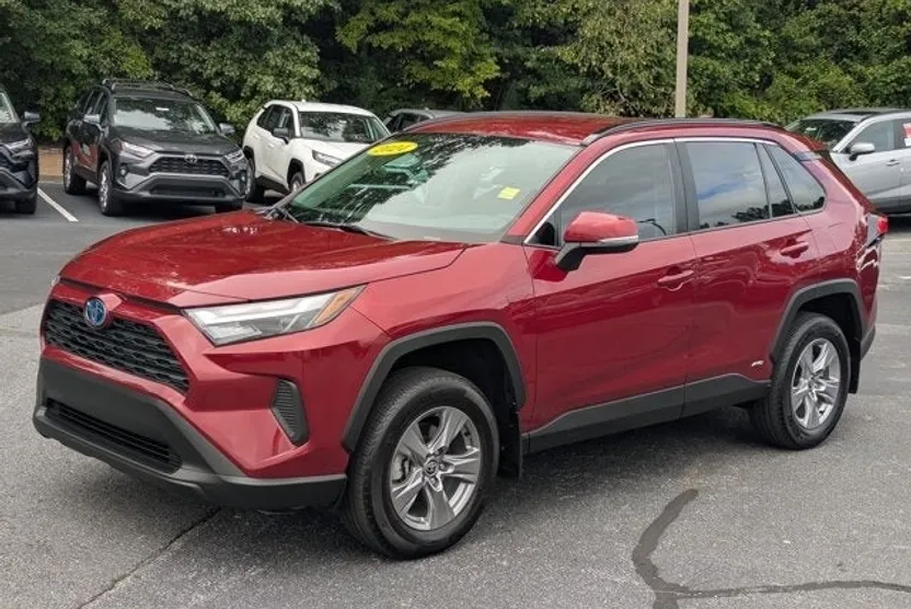 2024 Toyota RAV4 Hybrid XLE photo 1