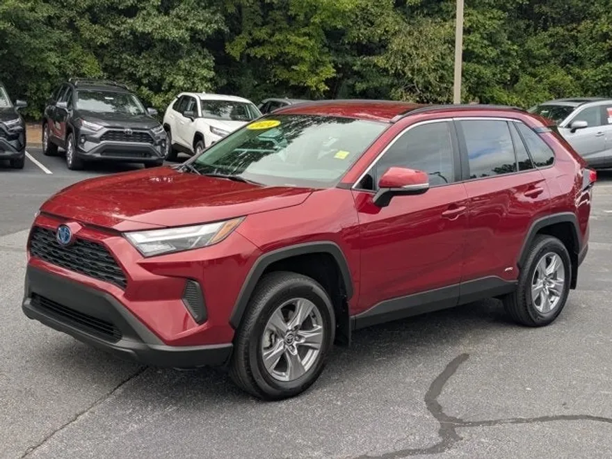 2024 Toyota RAV4 Hybrid XLE photo 1