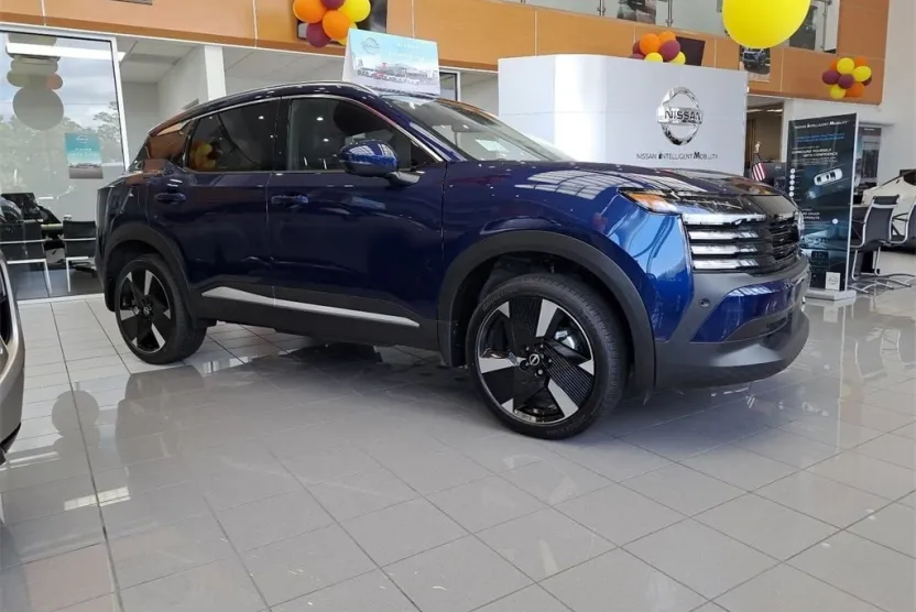 2025 Nissan Kicks SR photo 1