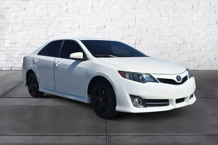 2014 Toyota Camry photo 1