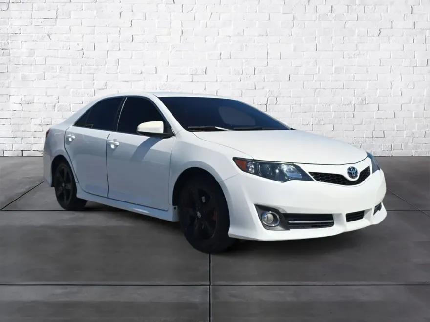 2014 Toyota Camry photo 1