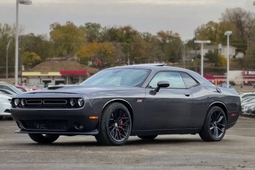 2015 Dodge Challenger SRT8 392 photo 1
