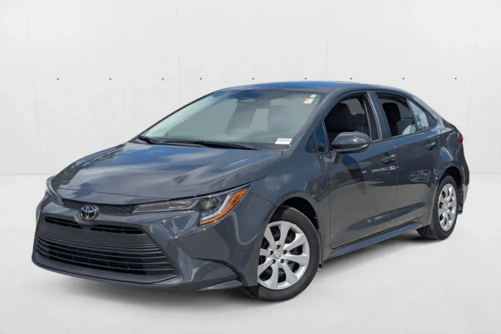 2025 Toyota Corolla LE photo 1