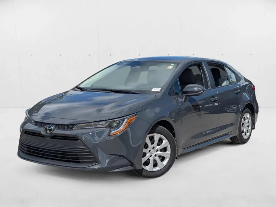 2025 Toyota Corolla LE photo 1