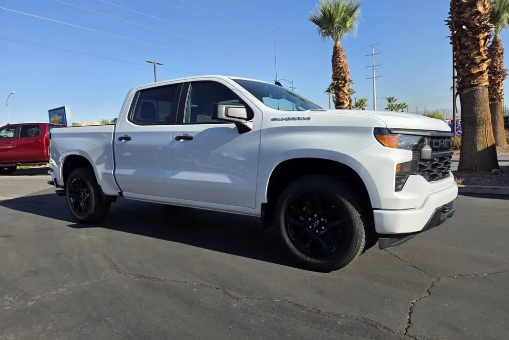 2025 Chevrolet Silverado 1500 Custom photo 1
