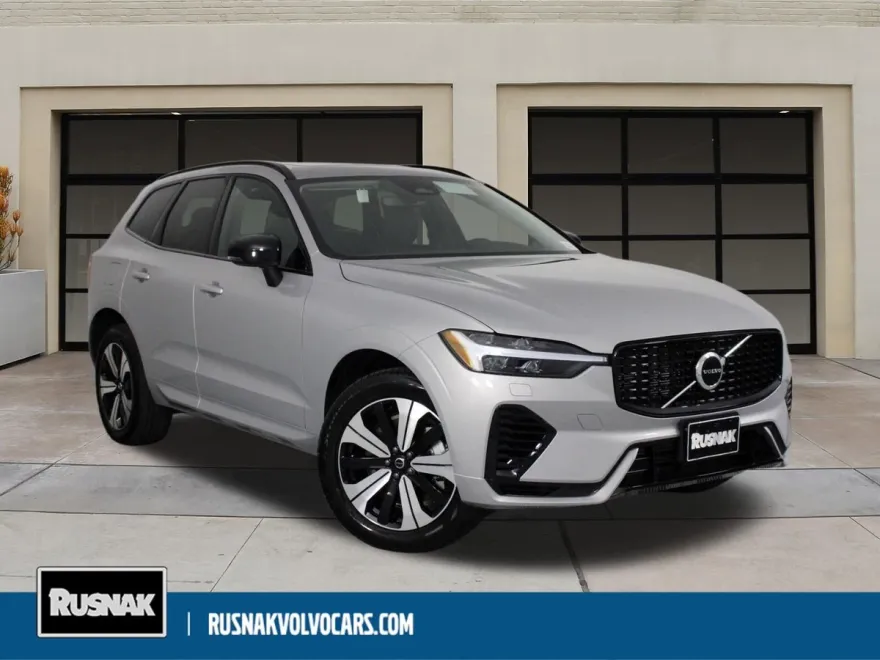 2025 Volvo XC60 T8 Core photo 1