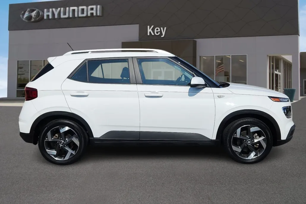 2023 Hyundai Venue SEL photo 1