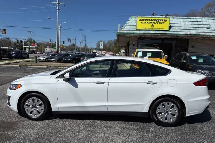 2020 Ford Fusion S photo 1