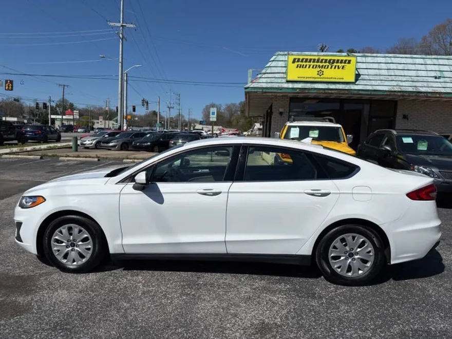 2020 Ford Fusion S photo 1