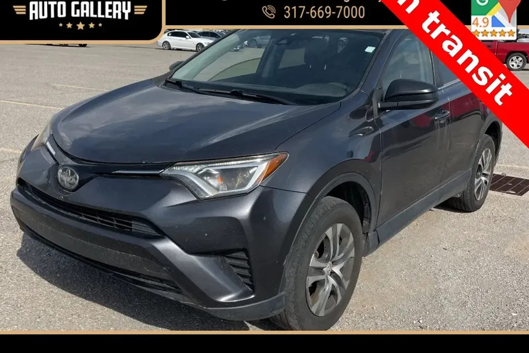 2018 Toyota RAV4 LE photo 1
