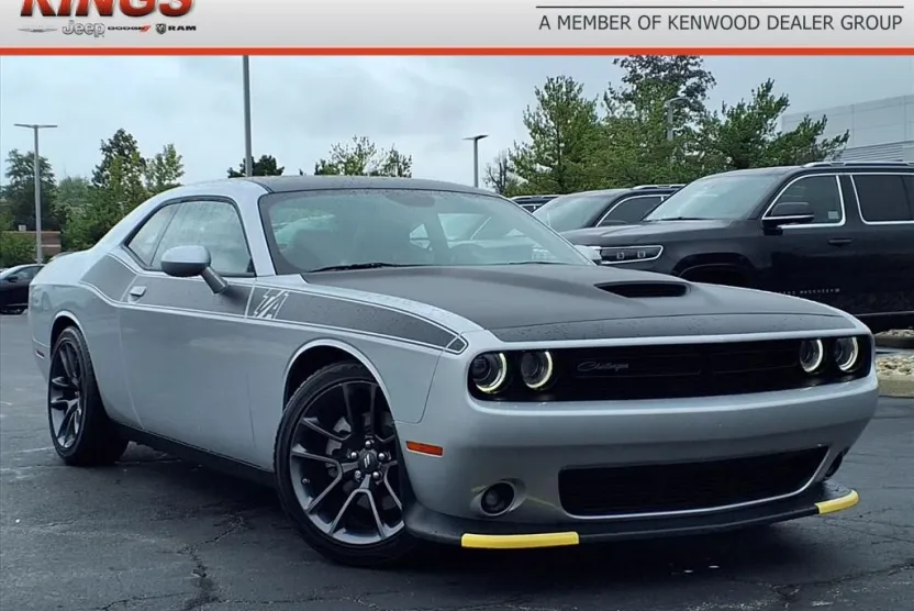 2023 Dodge Challenger R/T photo 1