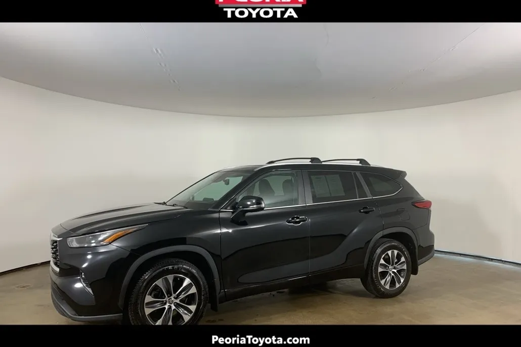 2023 Toyota Highlander XLE photo 1