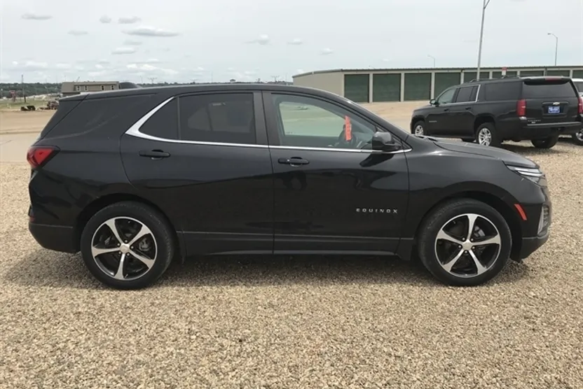 2022 Chevrolet Equinox LT photo 1
