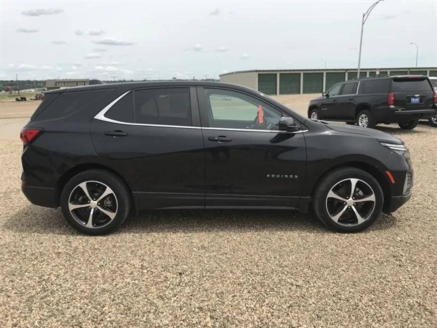 2022 Chevrolet Equinox LT photo 1