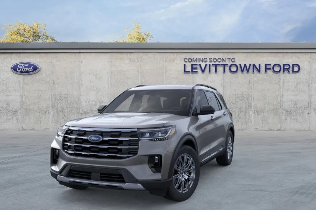 2025 Ford Explorer photo 1