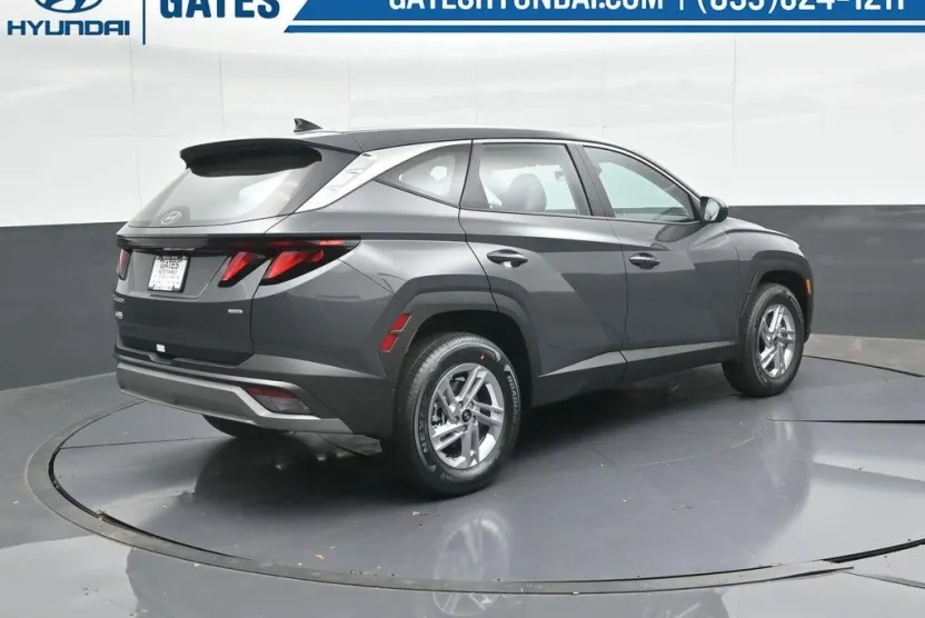 2025 Hyundai Tucson SE photo 1