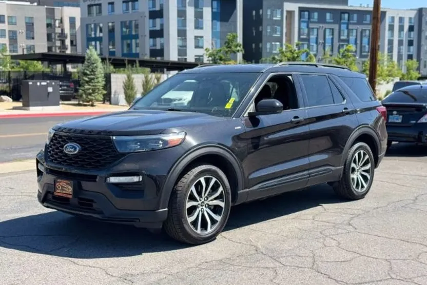 2023 Ford Explorer ST-Line Sport photo 1