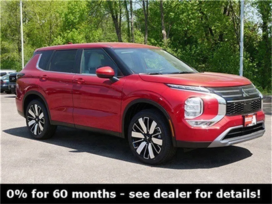 2025 Mitsubishi Outlander SE photo 1