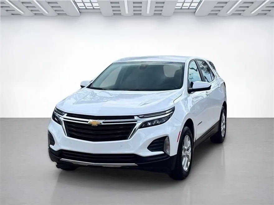 2024 Chevrolet Equinox LT photo 1