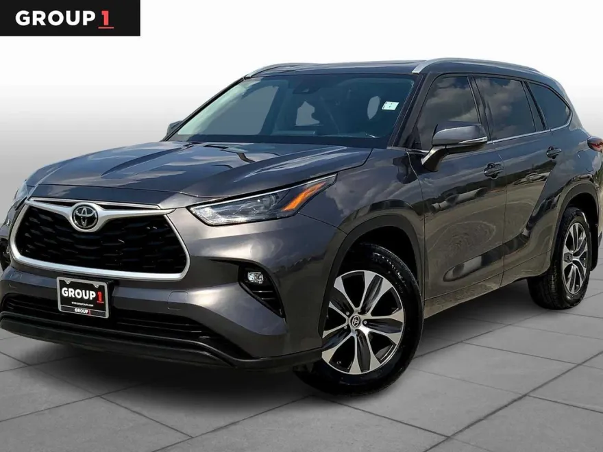 2022 Toyota Highlander XLE photo 1
