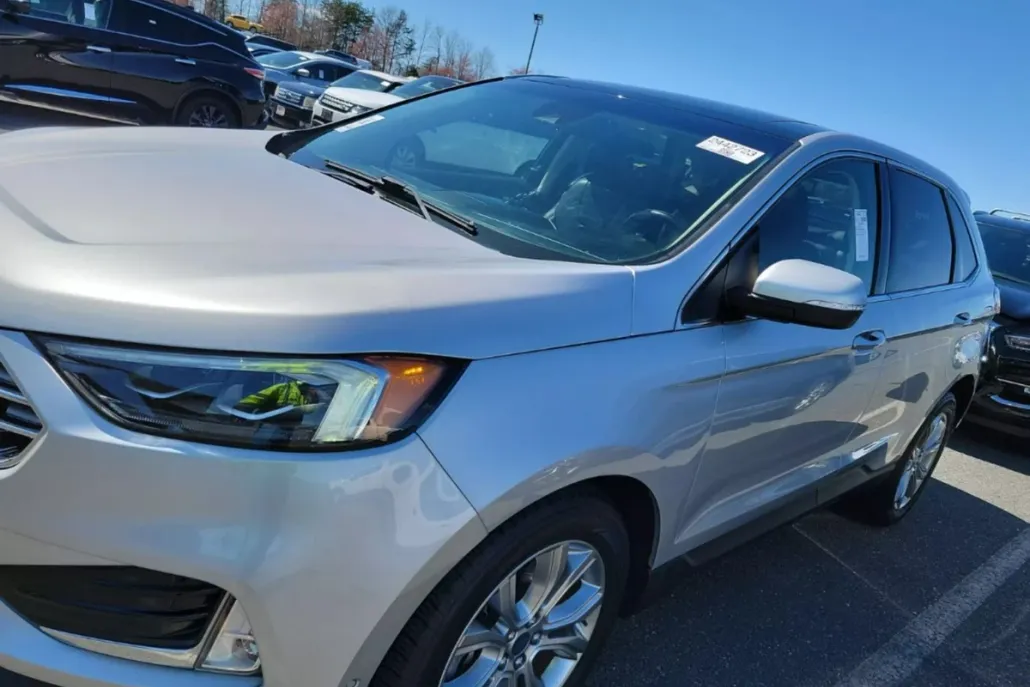 2019 Ford Edge Titanium photo 1