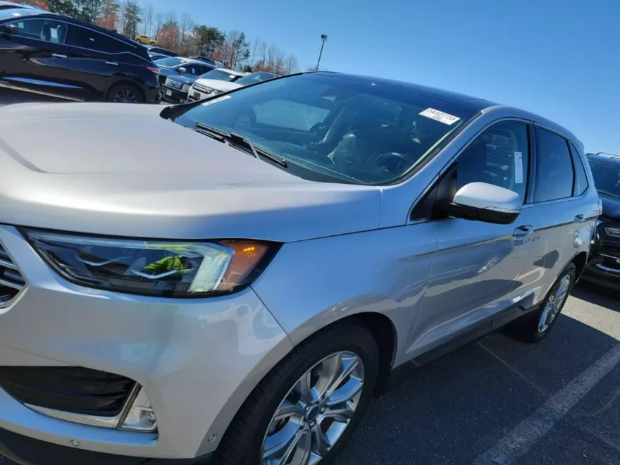 2019 Ford Edge Titanium photo 1
