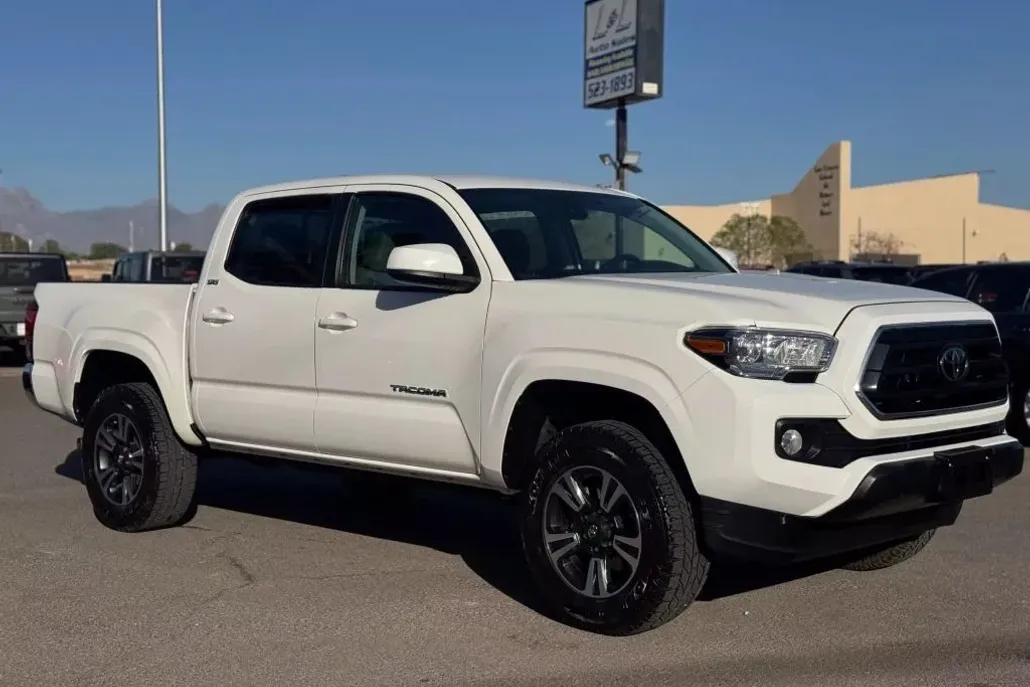 2021 Toyota Tacoma Double Cab SR5 photo 1