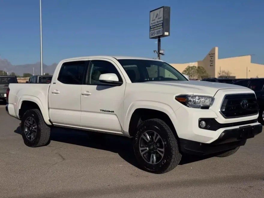 2021 Toyota Tacoma Double Cab SR5 photo 1
