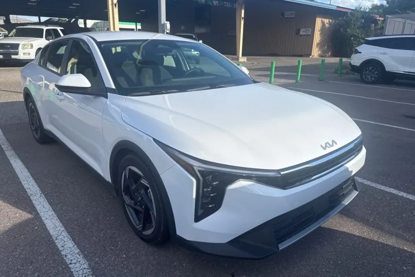 2025 Kia K4 EX photo 1