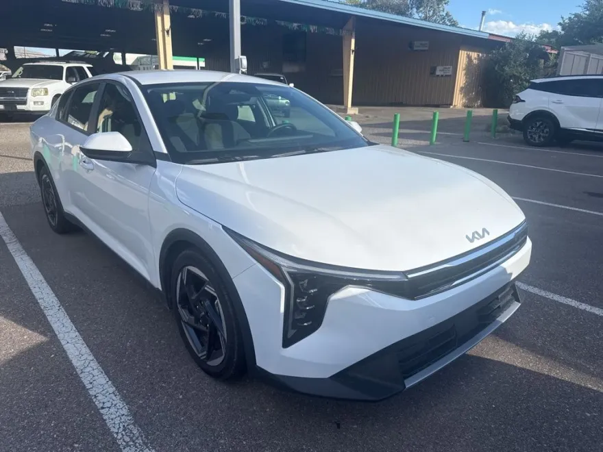 2025 Kia K4 EX photo 1