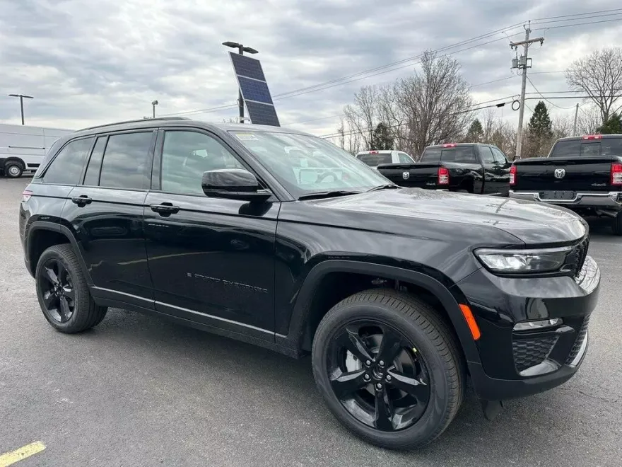 2025 Jeep Grand Cherokee Limited photo 1
