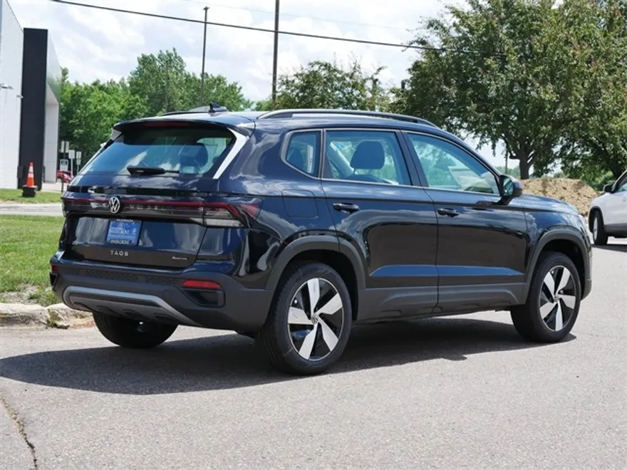 2025 Volkswagen Taos S photo 1
