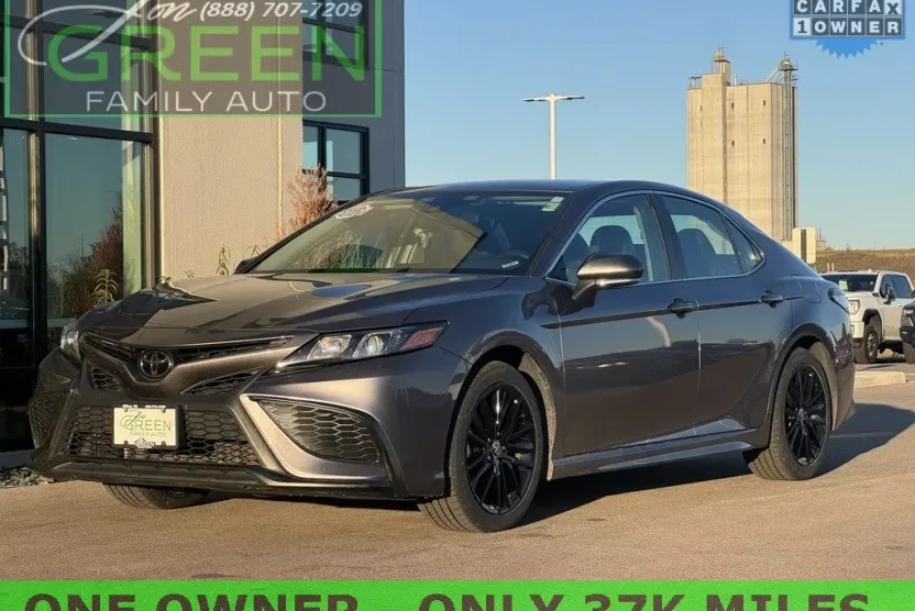 2024 Toyota Camry SE photo 1