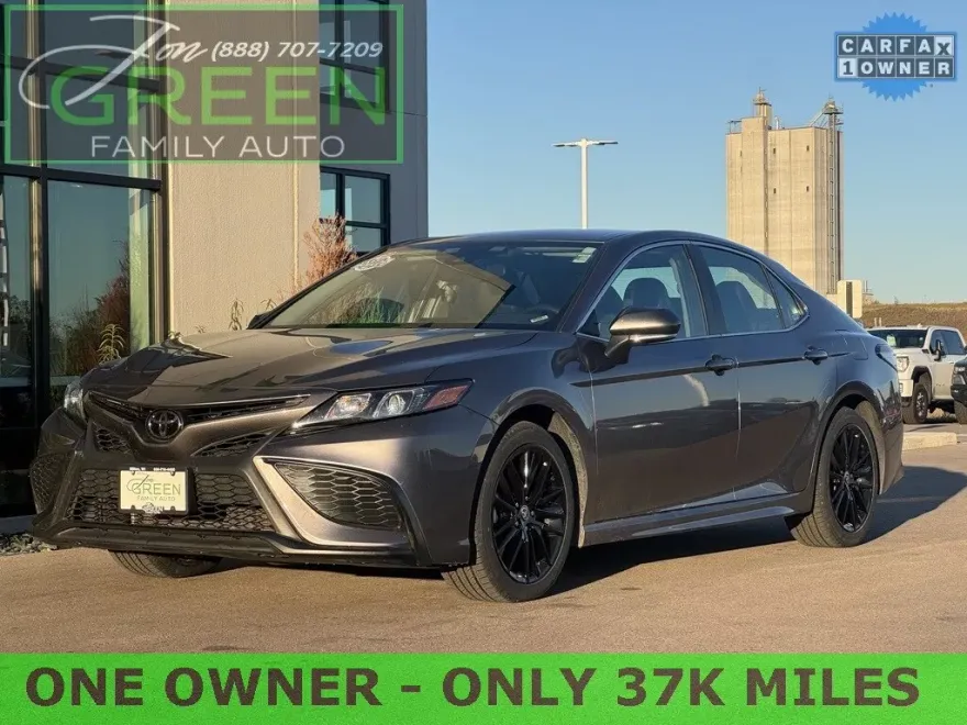 2024 Toyota Camry SE photo 1