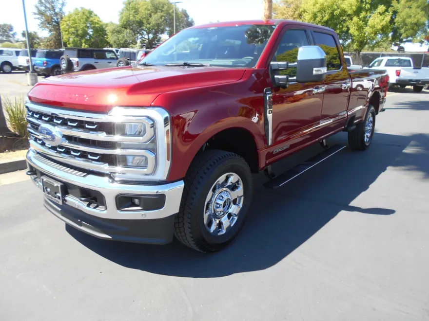 2025 Ford F-350 Lariat photo 1