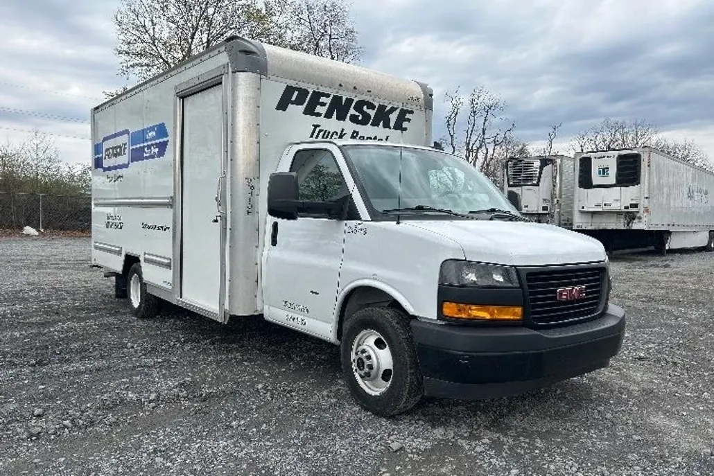 2022 Gmc Savana 3500 Cutaway photo 1