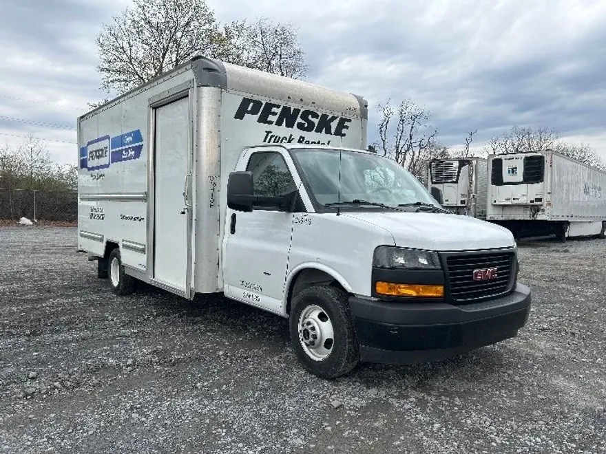 2022 Gmc Savana 3500 Cutaway photo 1