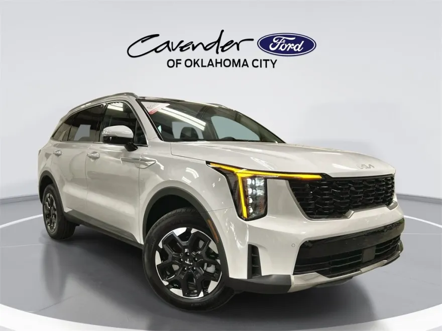 2025 Kia Sorento S photo 1