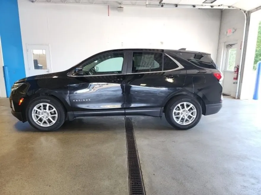 2022 Chevrolet Equinox LT photo 1