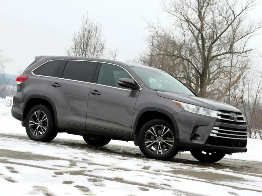 2018 Toyota Highlander LE Plus photo 1