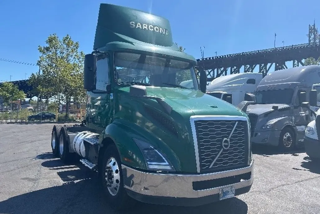 2019 Volvo Truck VNL photo 1