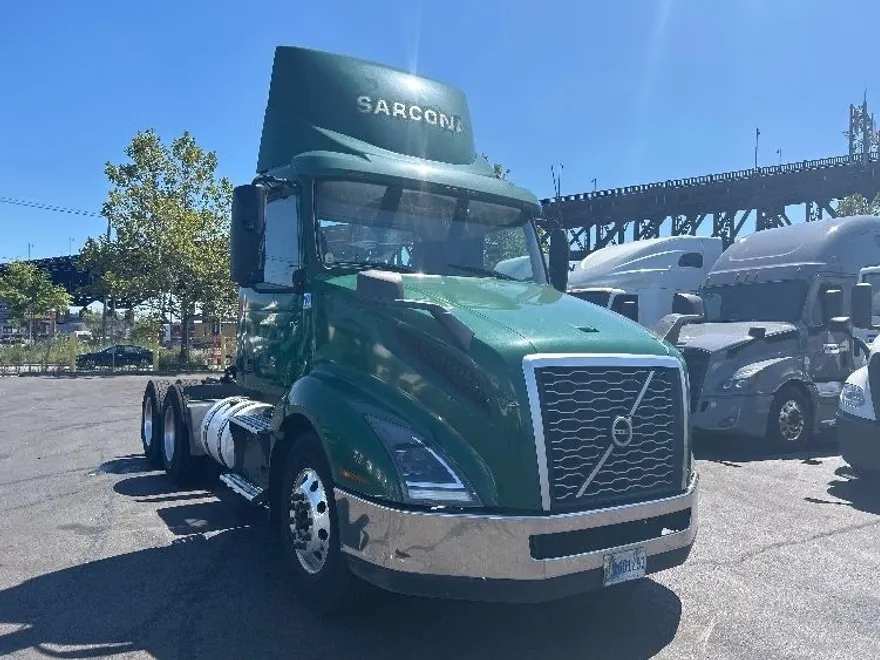 2019 Volvo Truck VNL photo 1