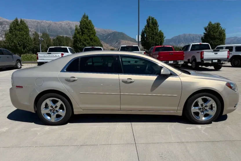 2010 Chevrolet Malibu 1LT photo 1