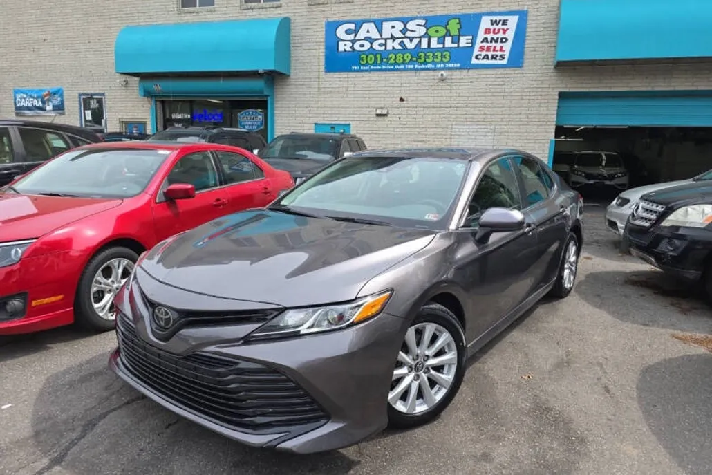 2020 Toyota Camry LE photo 1