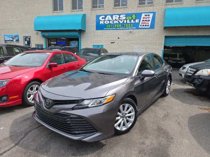 2020 Toyota Camry LE photo 1