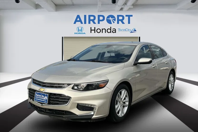 2016 Chevrolet Malibu 1LT photo 1
